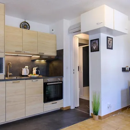 With Balcony 50 M From The Apartamento Sainte-Maxime