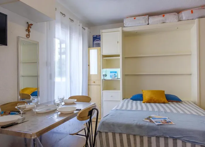 With Balcony 50 M From The * Σαιντ-Μαξίμ