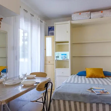 With Balcony 50 M From The * Sainte-Maxime